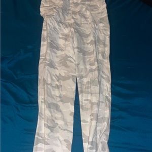 White camp leggings
